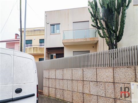 Semi-detached house T4